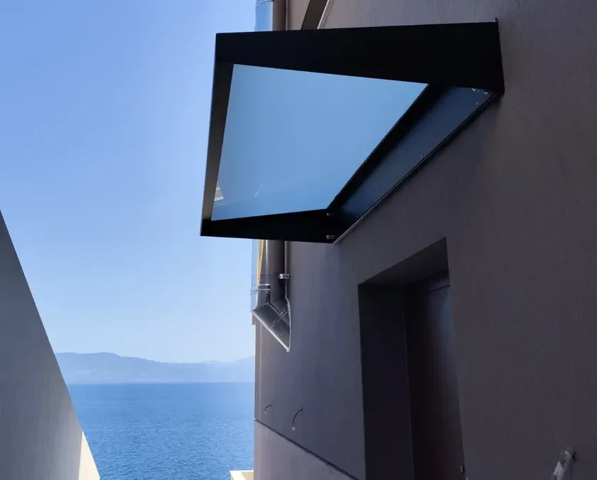 Στέγαστρο εισόδου
